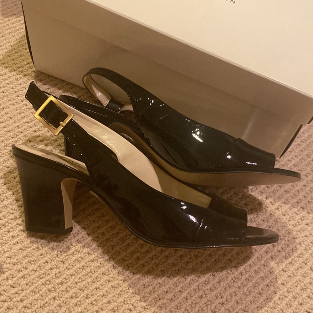 ANNE KLEIN black patent leather sling back heels